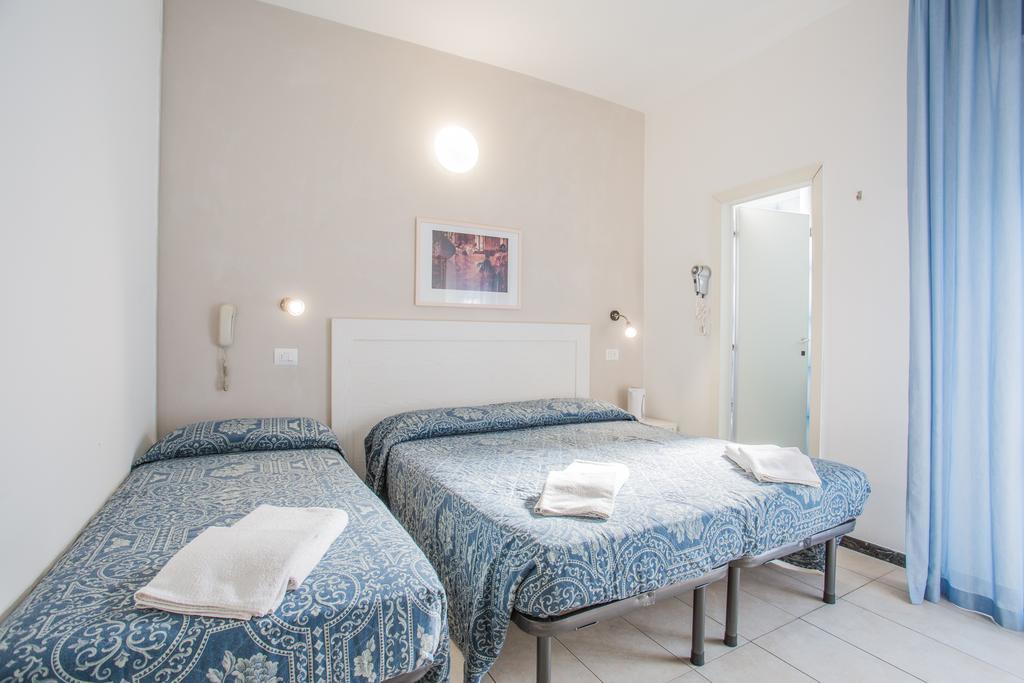 Hotel Nancy Riccione Exteriör bild