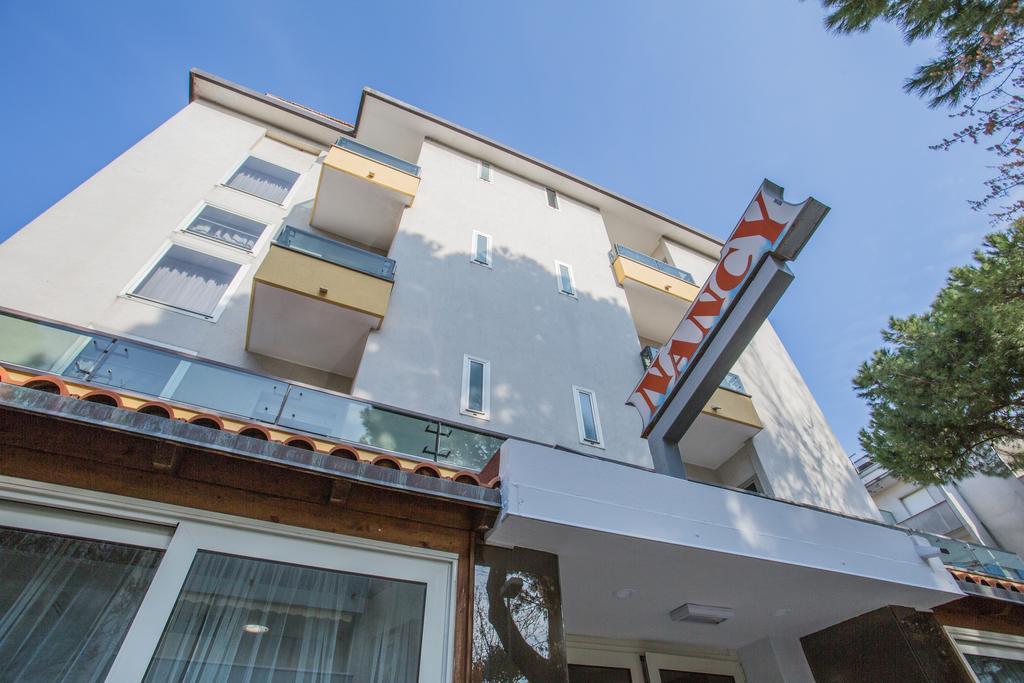 Hotel Nancy Riccione Exteriör bild