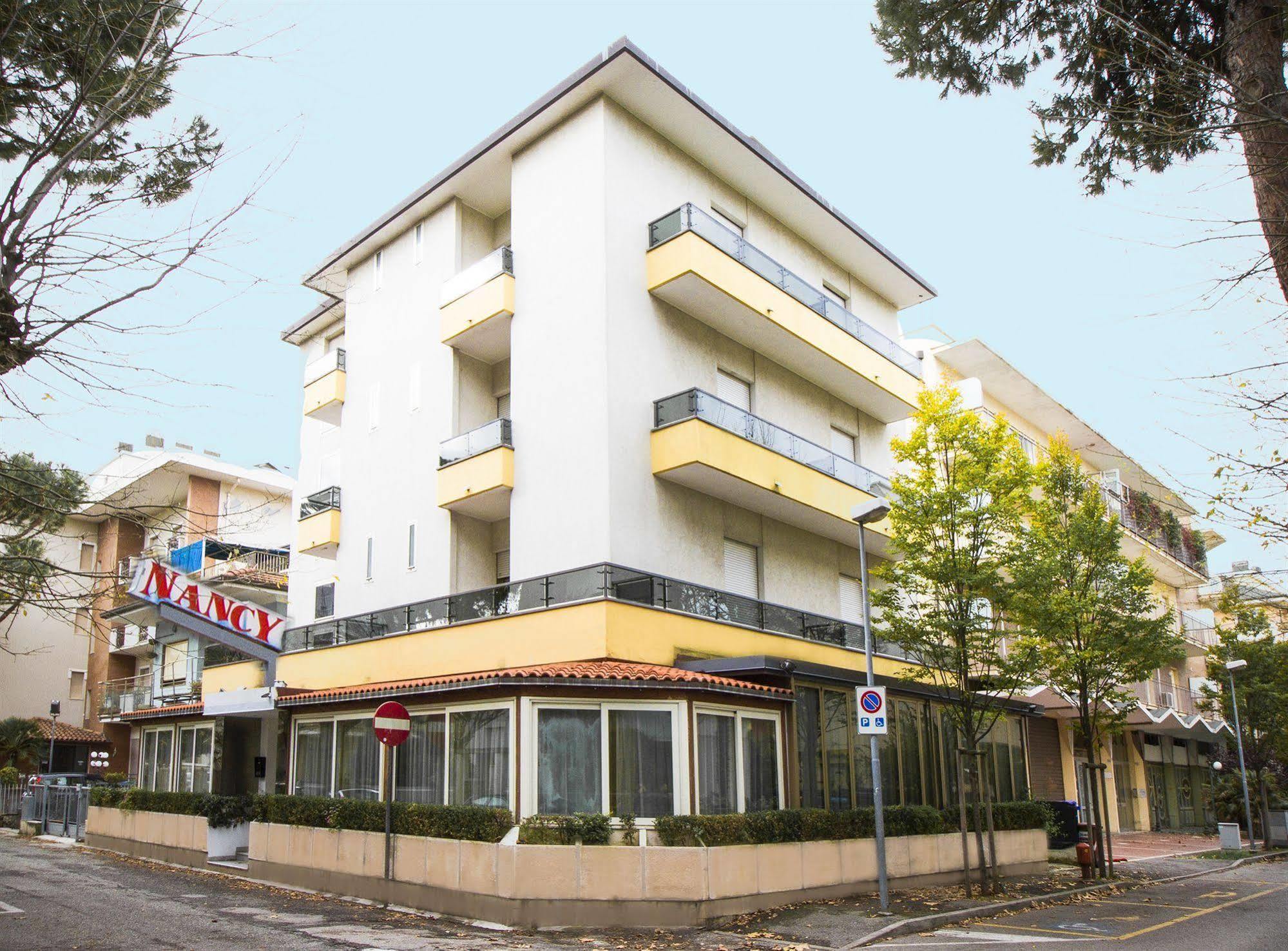 Hotel Nancy Riccione Exteriör bild