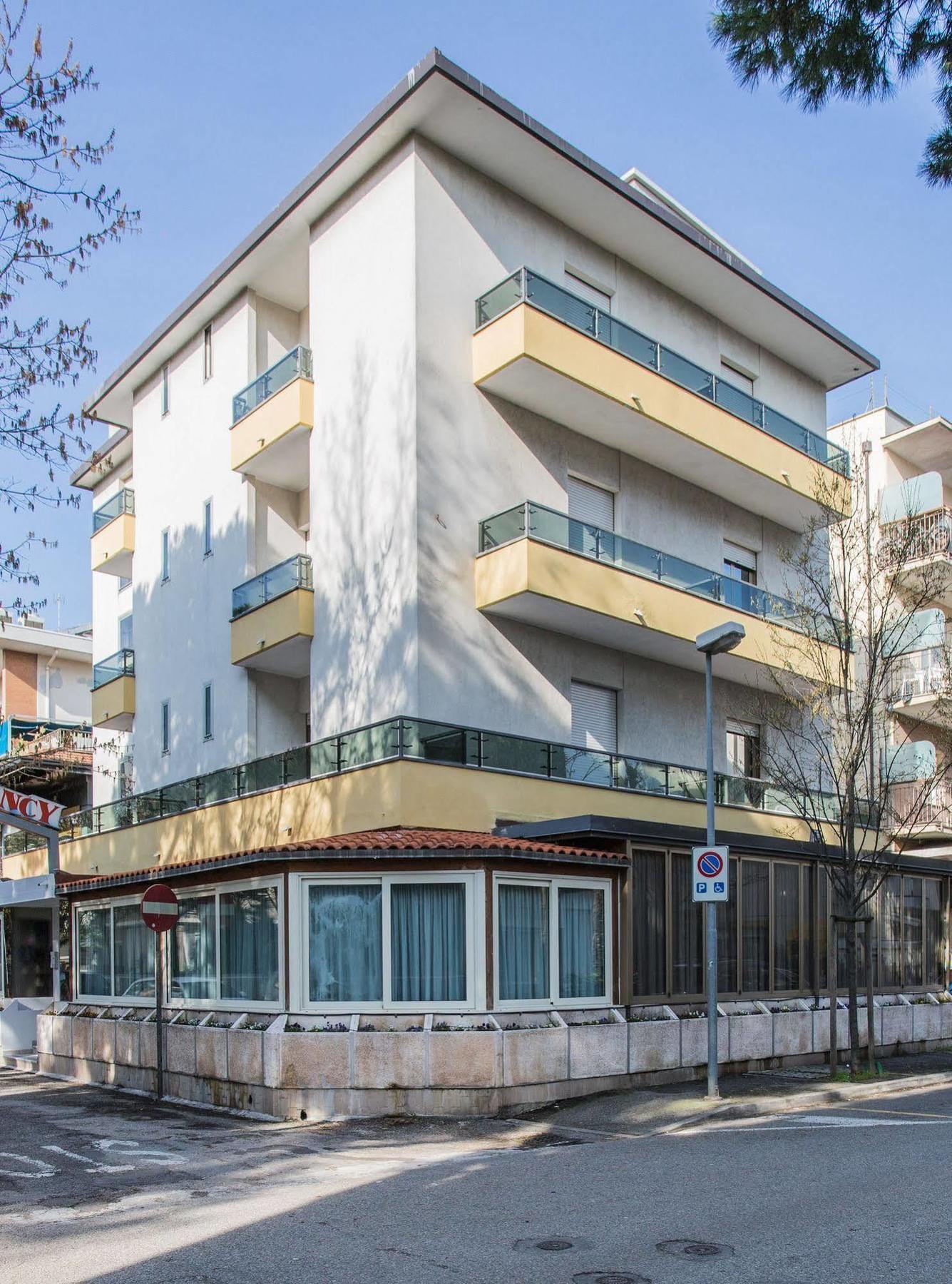 Hotel Nancy Riccione Exteriör bild