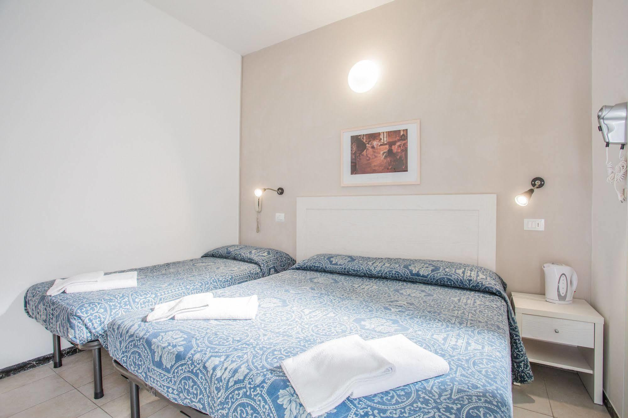 Hotel Nancy Riccione Exteriör bild