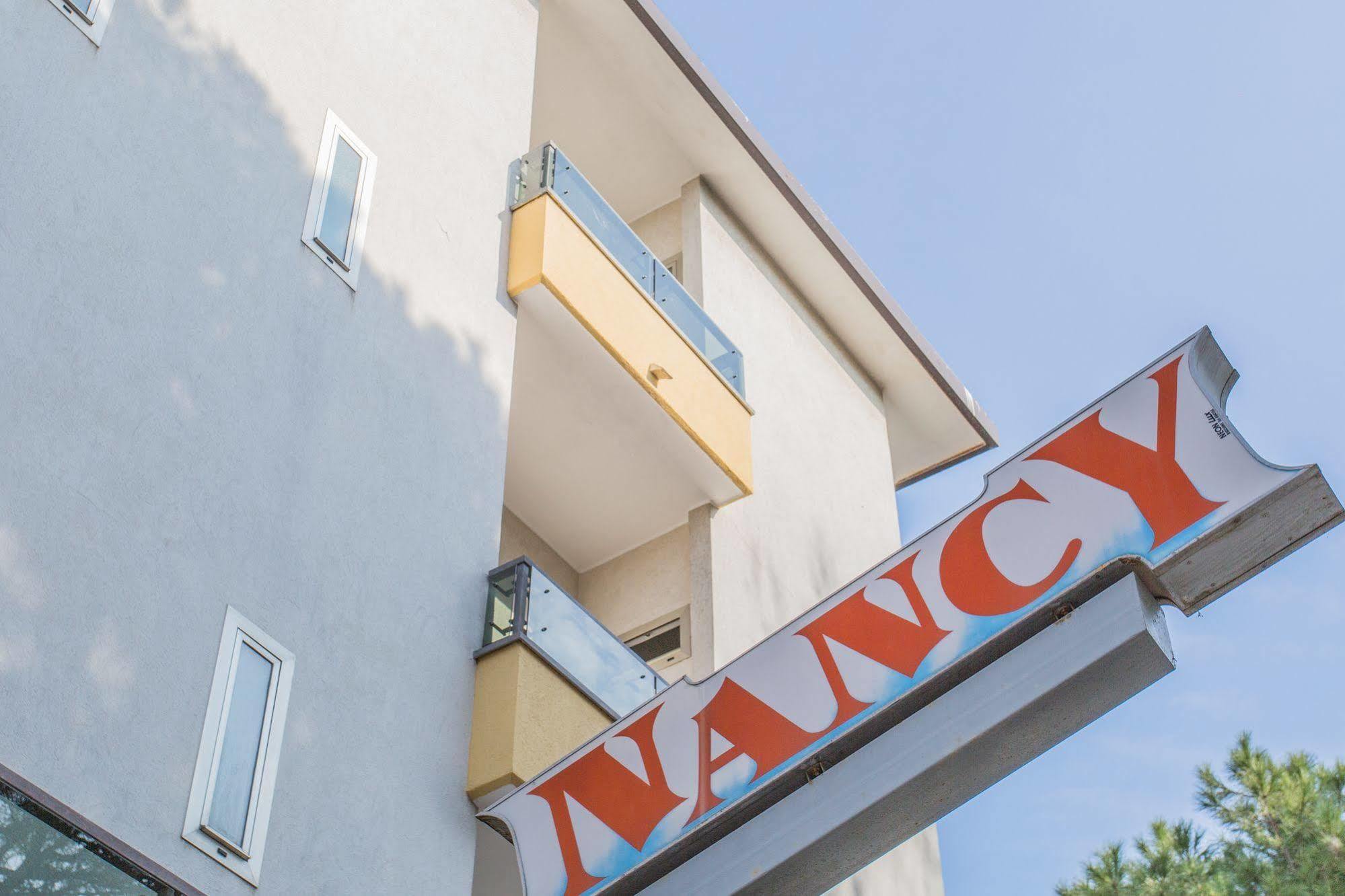 Hotel Nancy Riccione Exteriör bild