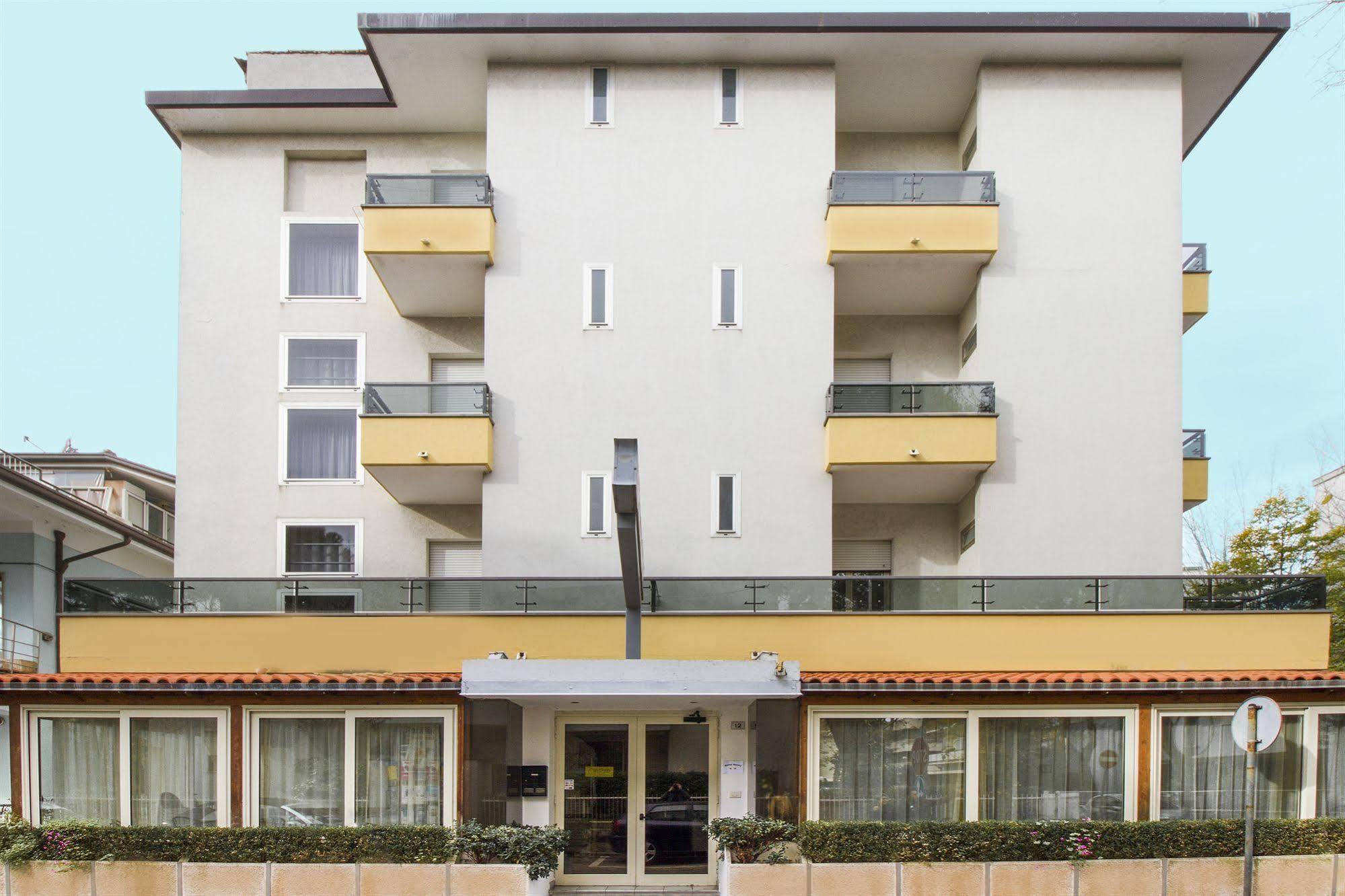 Hotel Nancy Riccione Exteriör bild