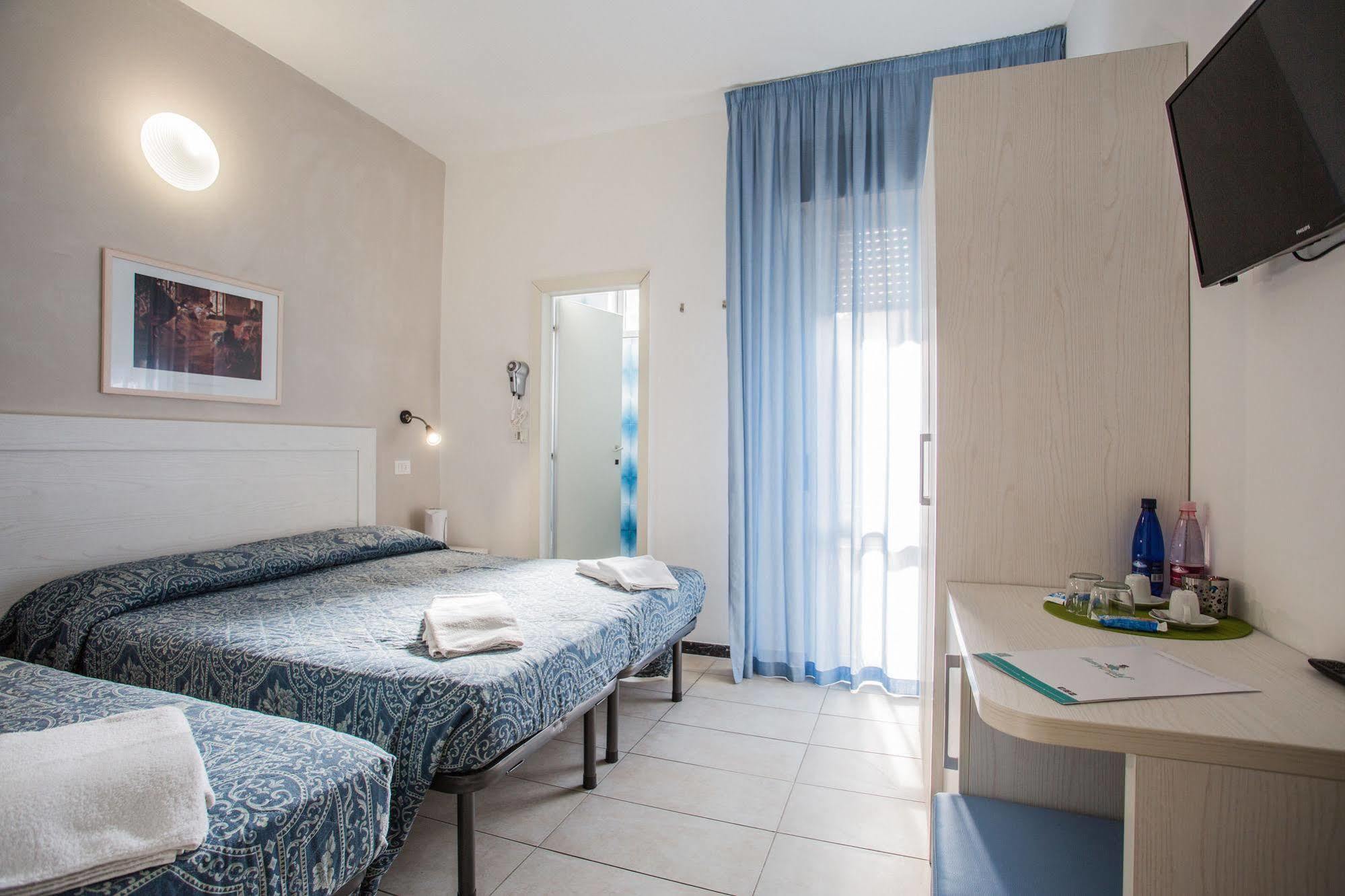 Hotel Nancy Riccione Exteriör bild