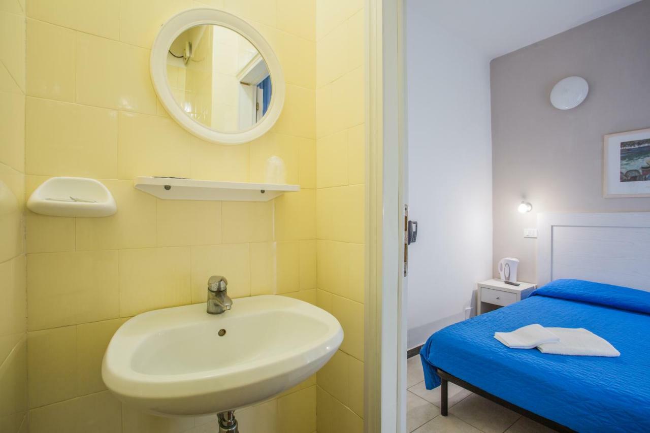 Hotel Nancy Riccione Exteriör bild